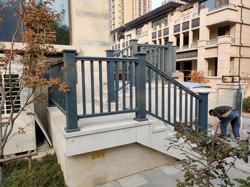  鋁藝護欄安裝